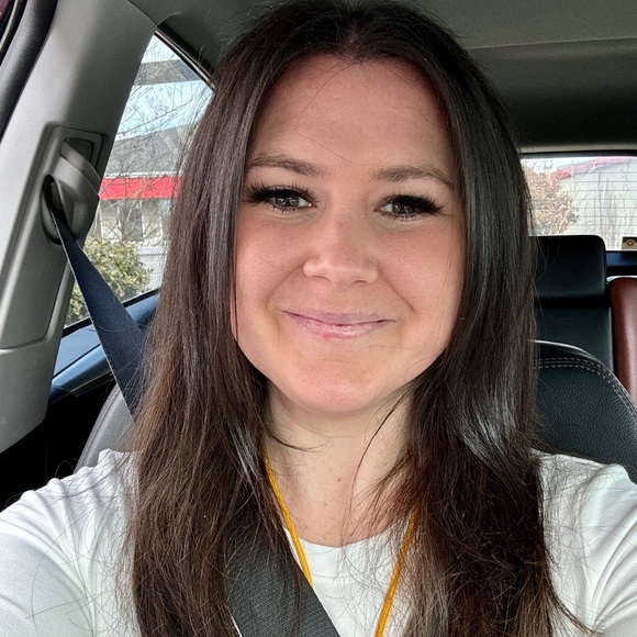 Meet your Posher, Nicole - Picture 1 of 1